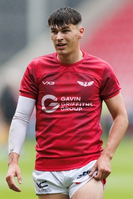 160526 - Scarlets v Dragons RFC - United Rugby Championship - Ioan Jones of Scarlets during the warm up