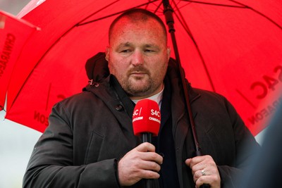 160526 - Scarlets v Dragons RFC - United Rugby Championship - Ken Owens working as a pundit for S4C
