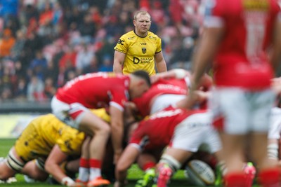 160526 - Scarlets v Dragons RFC - United Rugby Championship - Tinus de Beer of Dragons