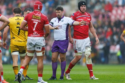 160526 - Scarlets v Dragons RFC - United Rugby Championship - Referee Ben Whitehouse