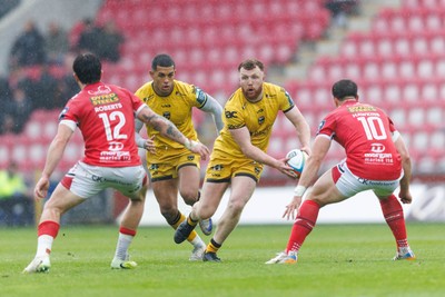 160526 - Scarlets v Dragons RFC - United Rugby Championship - Aneurin Owen of Dragons