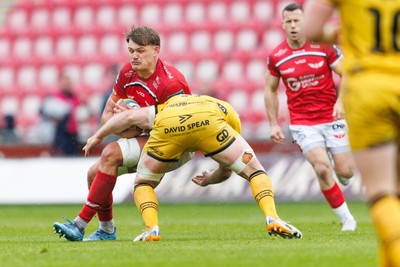 160526 - Scarlets v Dragons RFC - United Rugby Championship - Taine Plumtree of Scarlets is tackled by Aaron Wainwright of Dragons