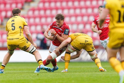 160526 - Scarlets v Dragons RFC - United Rugby Championship - Taine Plumtree of Scarlets is tackled by Aaron Wainwright of Dragons