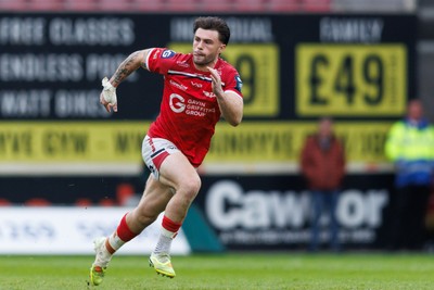 160526 - Scarlets v Dragons RFC - United Rugby Championship - Joe Roberts of Scarlets
