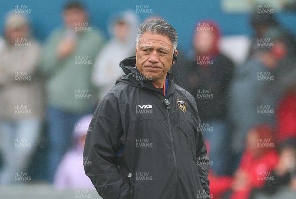 160526 - Scarlets v Dragons RFC, United Rugby Championship - Dragons Head Coach Filo Tiatia during warm up