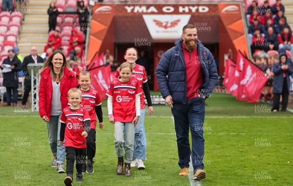160526 - Scarlets v Dragons RFC, United Rugby Championship - Scarlets Jake Ball and his family are applauded by the fans as he leaves the club at the end of the season