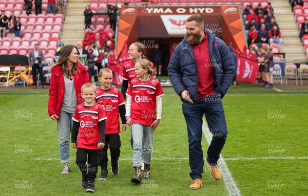 160526 - Scarlets v Dragons RFC, United Rugby Championship - Scarlets Jake Ball and his family are applauded by the fans as he leaves the club at the end of the season