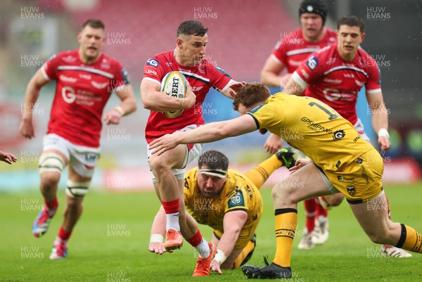 160526 - Scarlets v Dragons RFC, United Rugby Championship - Dane Blacker of Scarlets is tackled by Aneurin Owen of Dragons