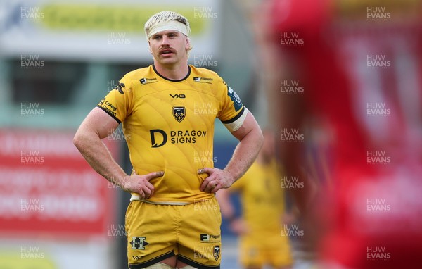 160526 - Scarlets v Dragons RFC, United Rugby Championship - Aaron Wainwright of Dragons
