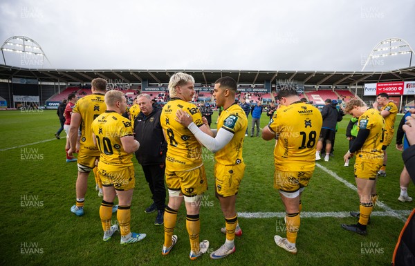 160526 - Scarlets v Dragons RFC, United Rugby Championship - Aaron Wainwright of Dragons and Rio Dyer of Dragons at the end of the match