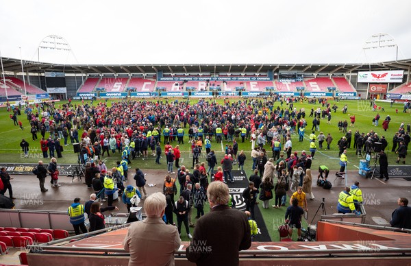 160526 - Scarlets v Dragons RFC, United Rugby Championship - Crowds take to the pitch at the end of the match