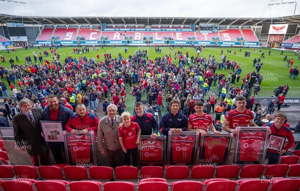 160526 - Scarlets v Dragons RFC, United Rugby Championship - Departing Scarlets players are presented with awards and Scarlets Jerseys at the end of the match
