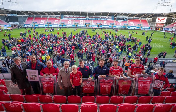 160526 - Scarlets v Dragons RFC, United Rugby Championship - Departing Scarlets players are presented with awards and Scarlets Jerseys at the end of the match