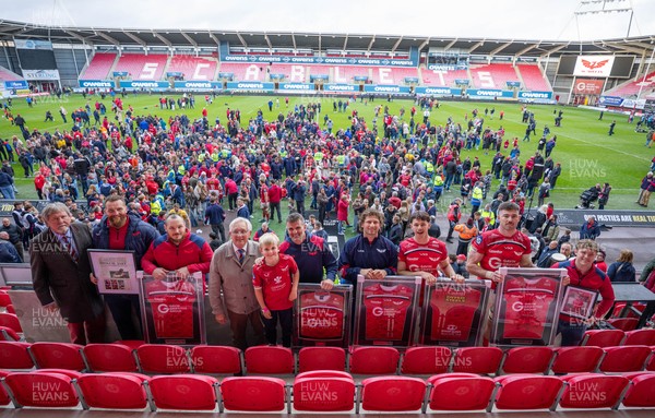 160526 - Scarlets v Dragons RFC, United Rugby Championship - Departing Scarlets players are presented with awards and Scarlets Jerseys at the end of the match