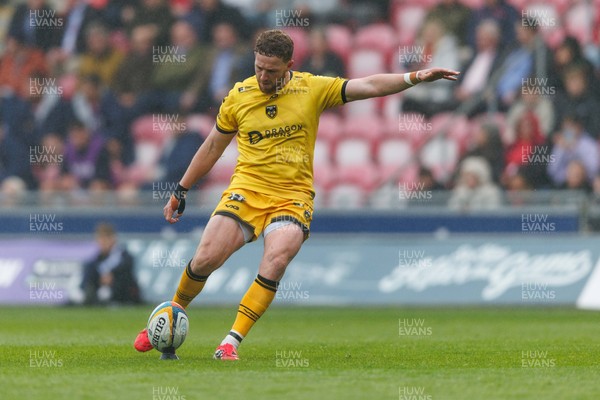 160526 - Scarlets v Dragons RFC - United Rugby Championship - Angus O’Brien of Dragons kicks at goal