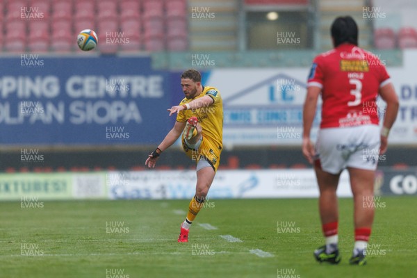 160526 - Scarlets v Dragons RFC - United Rugby Championship - Angus O’Brien of Dragons kicks the ball