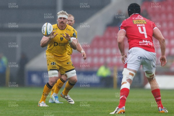 160526 - Scarlets v Dragons RFC - United Rugby Championship - Aaron Wainwright of Dragons