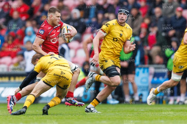 160526 - Scarlets v Dragons RFC - United Rugby Championship - Jarrod Taylor of Scarlets is tackled by Dai Richards of Dragons