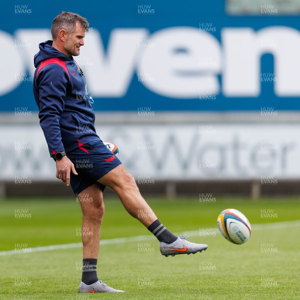 160526 - Scarlets v Dragons RFC - United Rugby Championship - Scarlets coach Jared Payne during the warm up