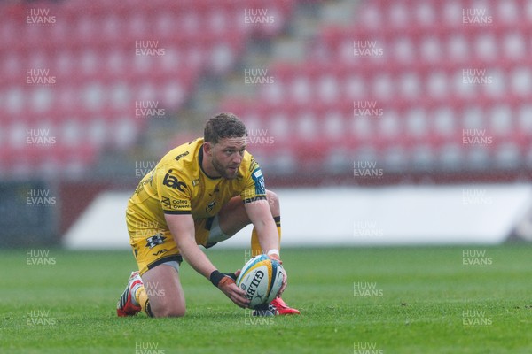 160526 - Scarlets v Dragons RFC - United Rugby Championship - Angus O’Brien of Dragons prepares to kick at goal