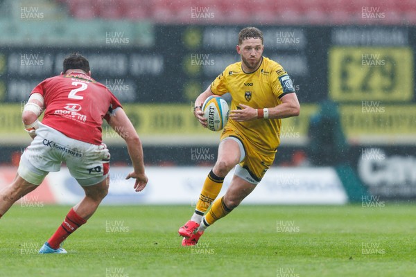160526 - Scarlets v Dragons RFC - United Rugby Championship - Angus O’Brien of Dragons