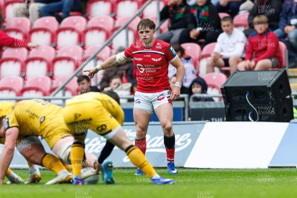 160526 - Scarlets v Dragons RFC - United Rugby Championship - Macs Page of Scarlets