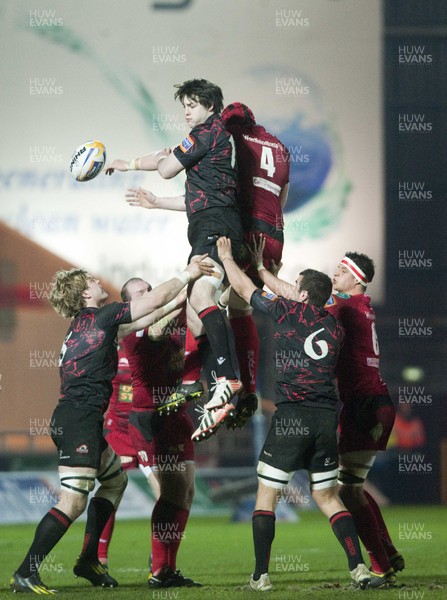 010313 - Scarlets v Edinburgh - RaboDirect PRO12 -Edinburgh's Rob McAlpine steals the ball from Jake Ball of Scarlets in the line out 