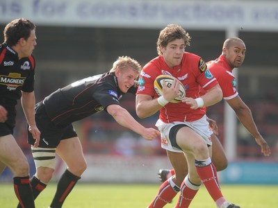 10.05.08 - Magners League Rugby Llanelli Scarlets v Edinburgh Scarlets' Gavin Evans breaks 