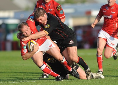 10.05.08 - Magners League Rugby Llanelli Scarlets v Edinburgh Scarlets' Ceiron Thomas is brought down 