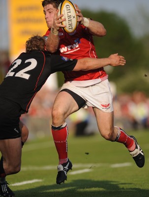 10.05.08 - Magners League Rugby Llanelli Scarlets v Edinburgh Scarlets' Gavin Evans is tackled by Edinburgh's Mark Robertson 