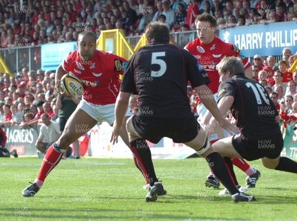 10.05.08 - Magners League Rugby Llanelli Scarlets v Edinburgh Scarlets' Nathan Brew looks for a way through 