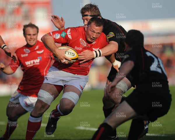 10.05.08 - Magners League Rugby Llanelli Scarlets v Edinburgh Scarlets' Nathan Thomas tries to get through 