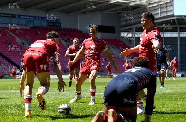 130621 - Scarlets v Edinburgh - Guinness PRO14 Rainbow Cup - Tom Rogers of Scarlets celebrates scoring try with Kieran Hardy and Steff Evans