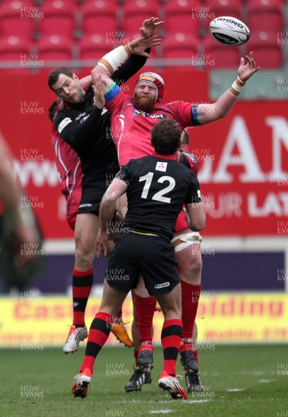 280315 - Scarlets v Edinburgh - Guinness PRO12 - Tim Visser of Edinburgh and Jake Ball of Scarlets go up for the ball