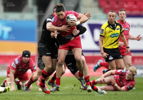 280315 - Scarlets v Edinburgh - Guinness PRO12 - Regan King of Scarlets is tackled by Andries Strauss and Jack Cuthbert of Edinburgh