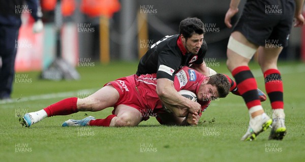 280315 - Scarlets v Edinburgh - Guinness PRO12 - Harry Robinson of Scarlets is tackled by Phil Burleigh of Edinburgh