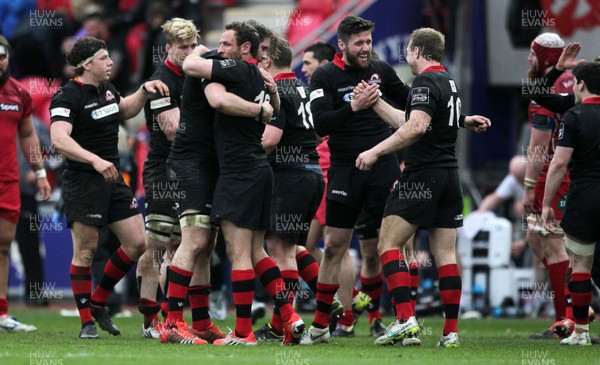 280315 - Scarlets v Edinburgh - Guinness PRO12 - Edinburgh celebrate the win at full time