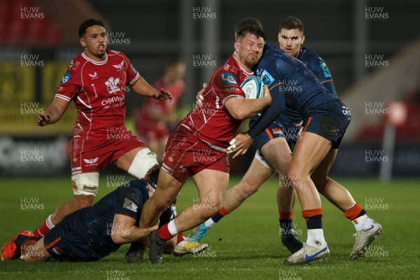 180223 - Scarlets v Edinburgh Rugby - United Rugby Championship - Shaun Evans of Scarlets is tackled by Hamish Watson and Charlie Savala of Edinburgh