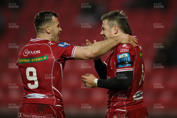 180223 - Scarlets v Edinburgh Rugby - United Rugby Championship - Gareth Davies of Scarlets congratulates Steff Evans after scoring a try