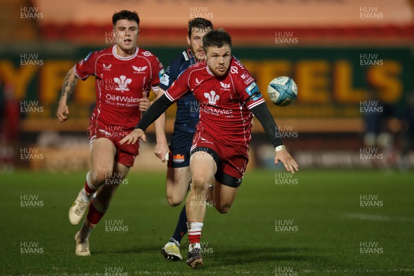 180223 - Scarlets v Edinburgh Rugby - United Rugby Championship - Steff Evans of Scarlets chases the ball