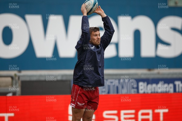 180223 - Scarlets v Edinburgh Rugby - United Rugby Championship - Shaun Evans of Scarlets warms up ahead of the match