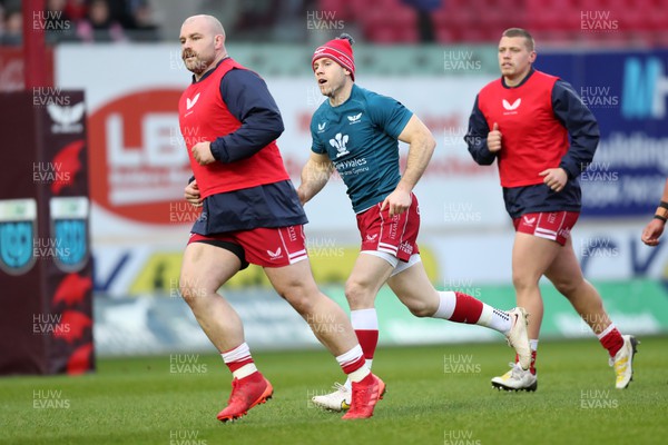 180223 - Scarlets v Edinburgh Rugby - United Rugby Championship - Gareth Davies of Scarlets warms up before kick off