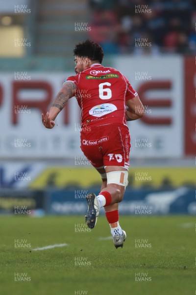 180223 - Scarlets v Edinburgh Rugby - United Rugby Championship - Vaea Fifita  of Scarlets races away to score 