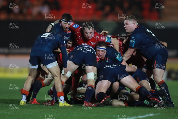 180223 - Scarlets v Edinburgh Rugby - Sam Wainwright of Scarlets in the thick of the action  