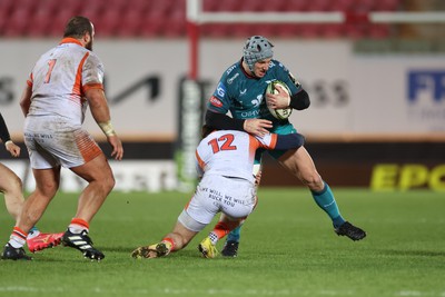 190124 - Scarlets v Edinburgh Rugby, EPCR Challenge Cup - Jonathan Davies of Scarlets takes on James Lang of Edinburgh