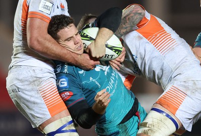 190124 - Scarlets v Edinburgh Rugby, EPCR Challenge Cup - Kieran Hardy of Scarlets is held by Sam Skinner of Edinburgh and Luke Crosbie of Edinburgh