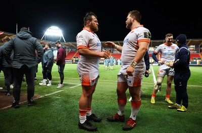 190124 - Scarlets v Edinburgh Rugby, EPCR Challenge Cup - Angus Williams of Edinburgh and Boan Venter of Edinburgh chat at the end of the match