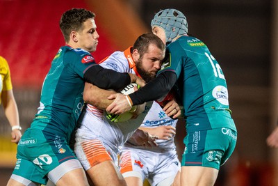 190124 - Scarlets v Edinburgh Rugby - EPCR Challenge Cup - Pierre Schoeman of Edinburgh is tackled by Kieran Hardy of Scarlets and Jonathan Davies of Scarlets