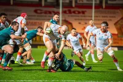 190124 - Scarlets v Edinburgh Rugby - EPCR Challenge Cup - Dave Cherry of Edinburgh  is tackled by Ioan Lloyd of Scarlets