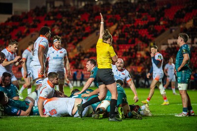 190124 - Scarlets v Edinburgh Rugby - EPCR Challenge Cup - referee Sara Cox awards Edinburgh their second try